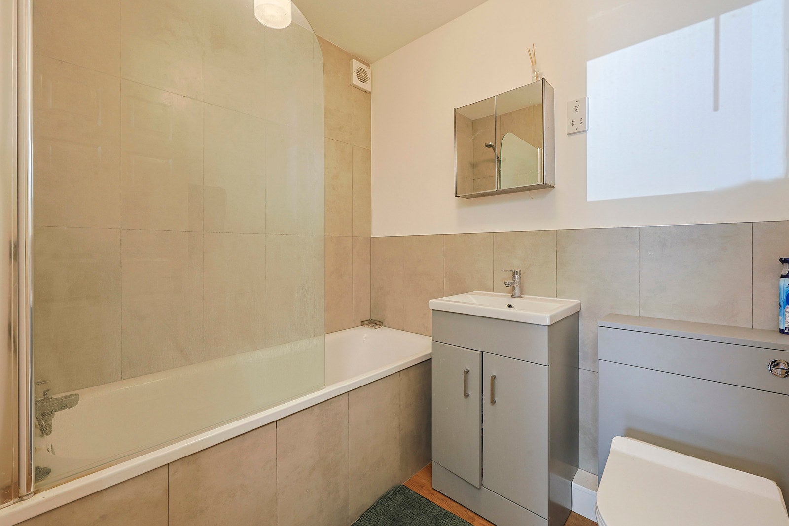 Flat Clockhouse Place in Greater London
