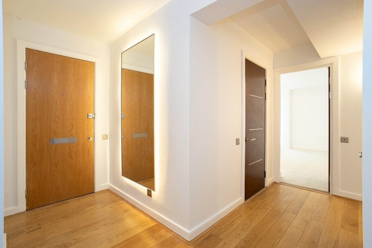 Flat Mill Street in Greater London