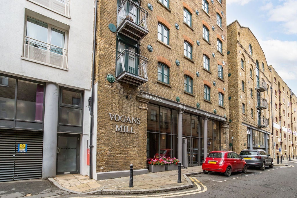 Flat Mill Street in Greater London