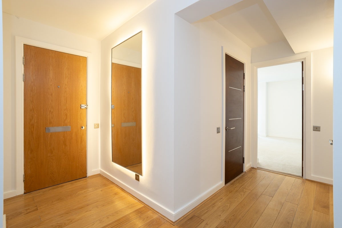 Flat Mill Street in Greater London