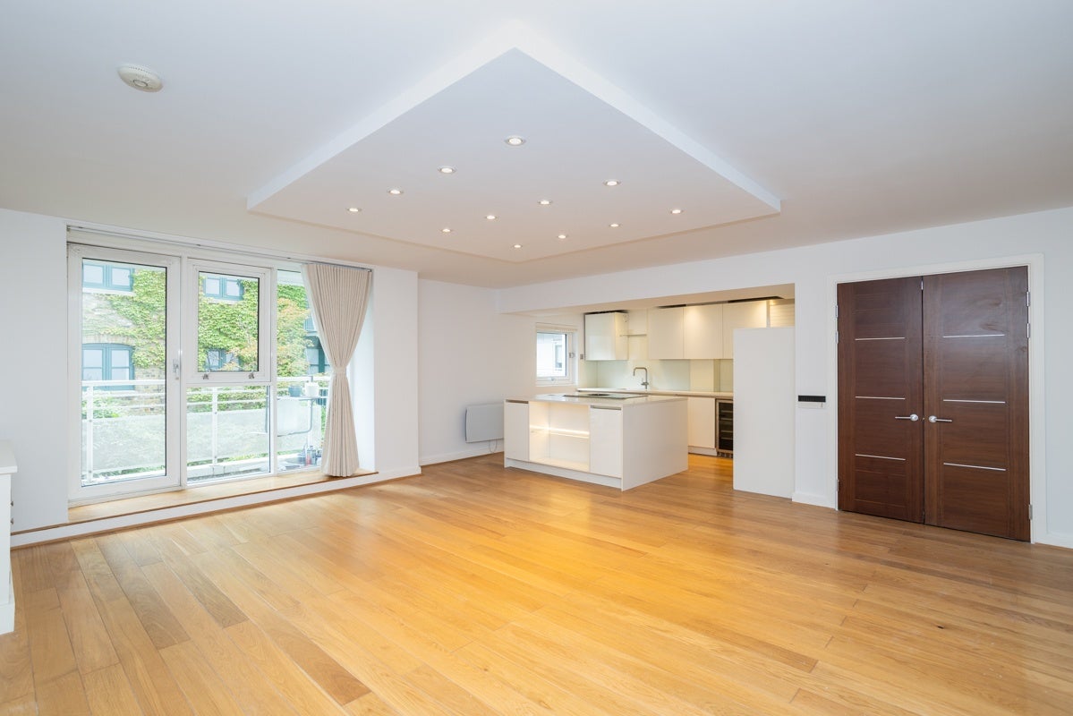 Flat Mill Street in Greater London