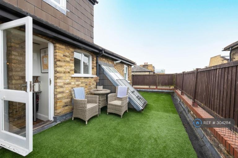 Flat Northcote Road in Greater London
