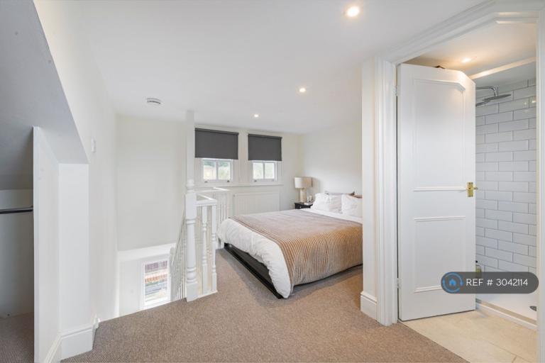 Flat Northcote Road in Greater London