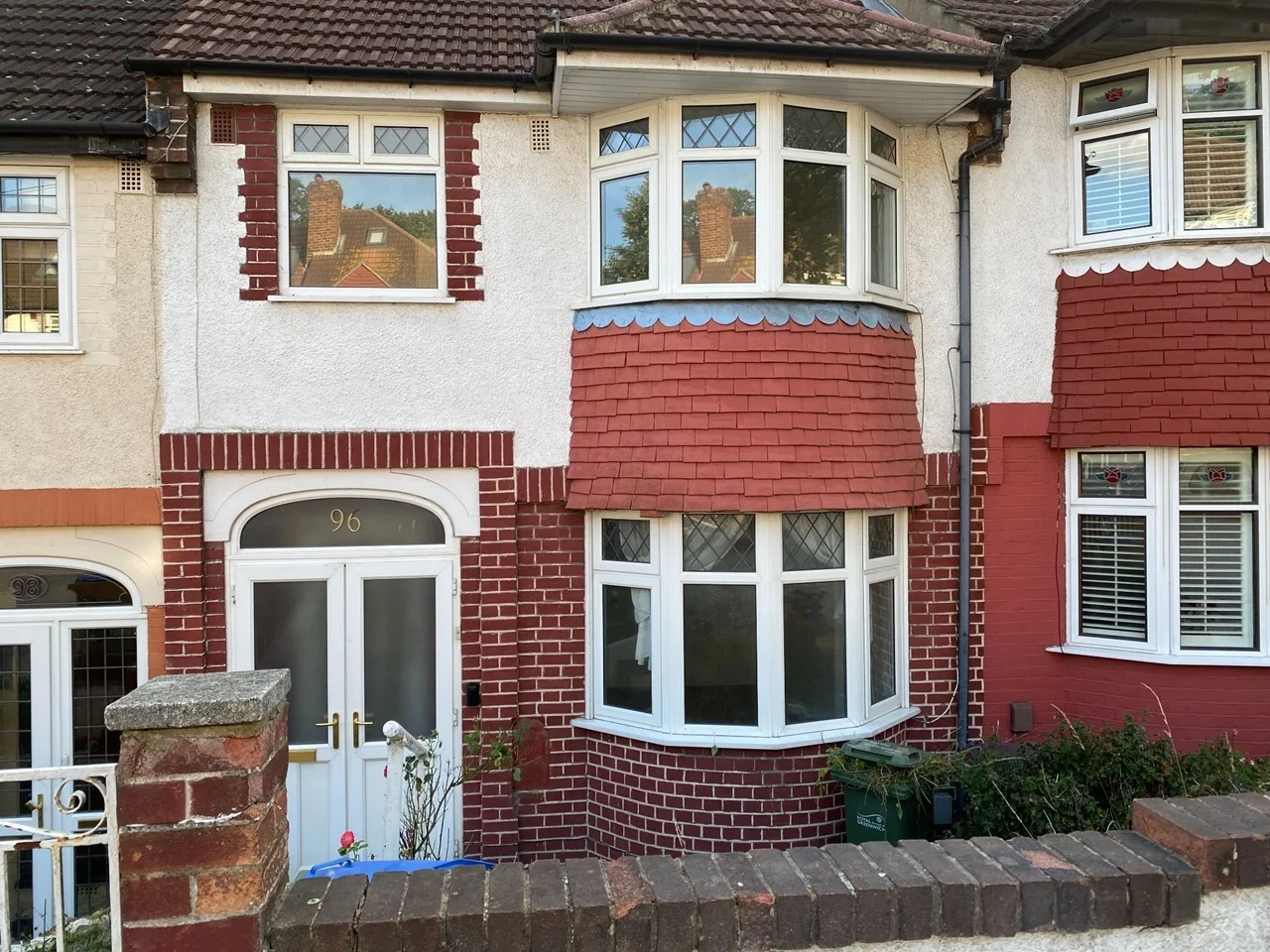 House Castlewood Drive in Greater London
