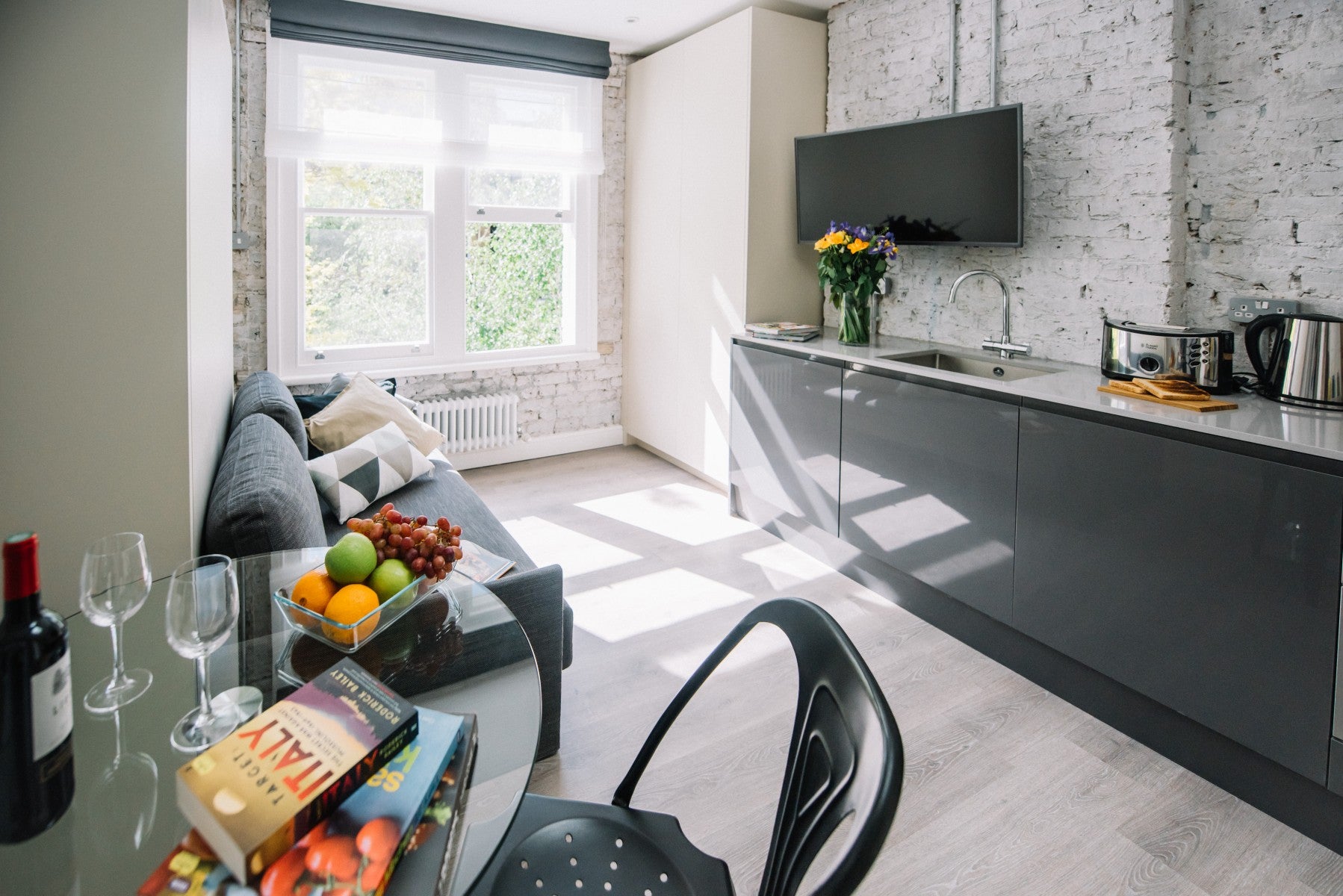 Flat Linden Gardens in Greater London