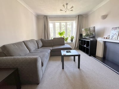 Flat Thoresby Court in Nottingham