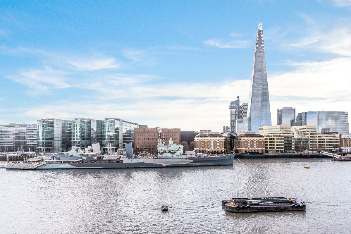 Flat Sugar Quay Walk in London