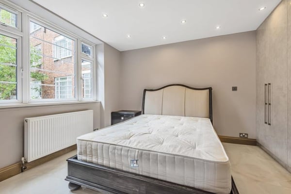 Flat Townshend Road in City of Westminster