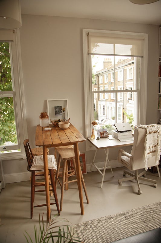 Flat Lauriston Road in Greater London