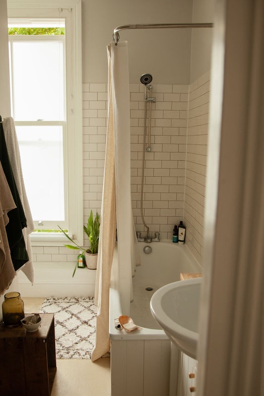 Flat Lauriston Road in Greater London