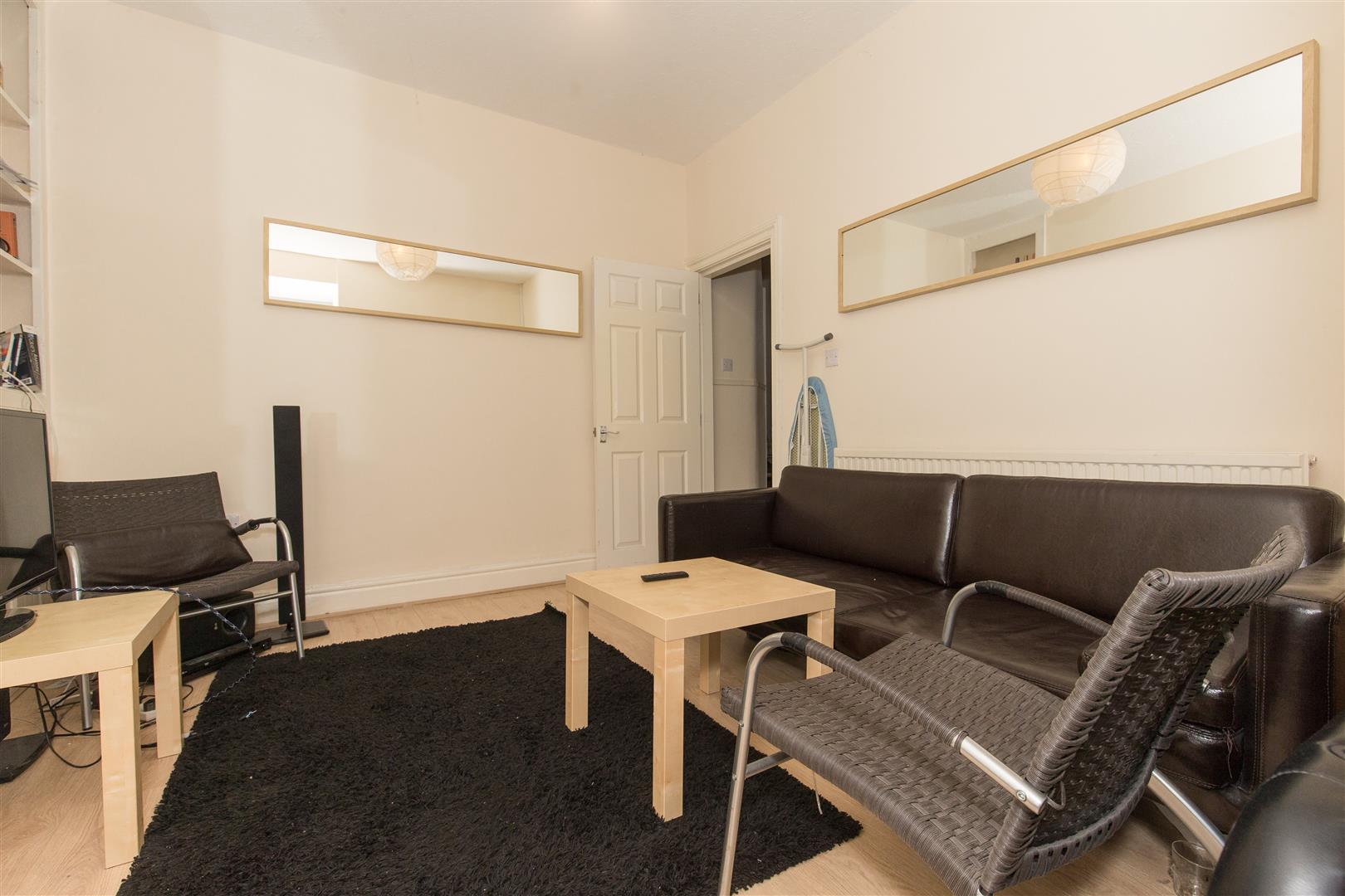 Flat Queen Street in Pontypridd