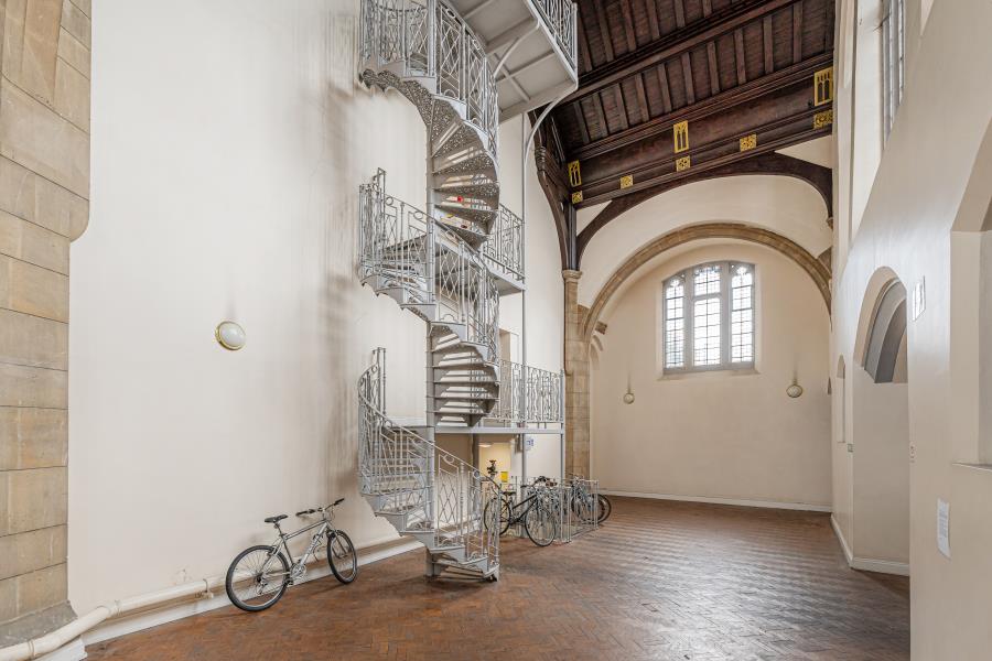 Flat Downes Court in London