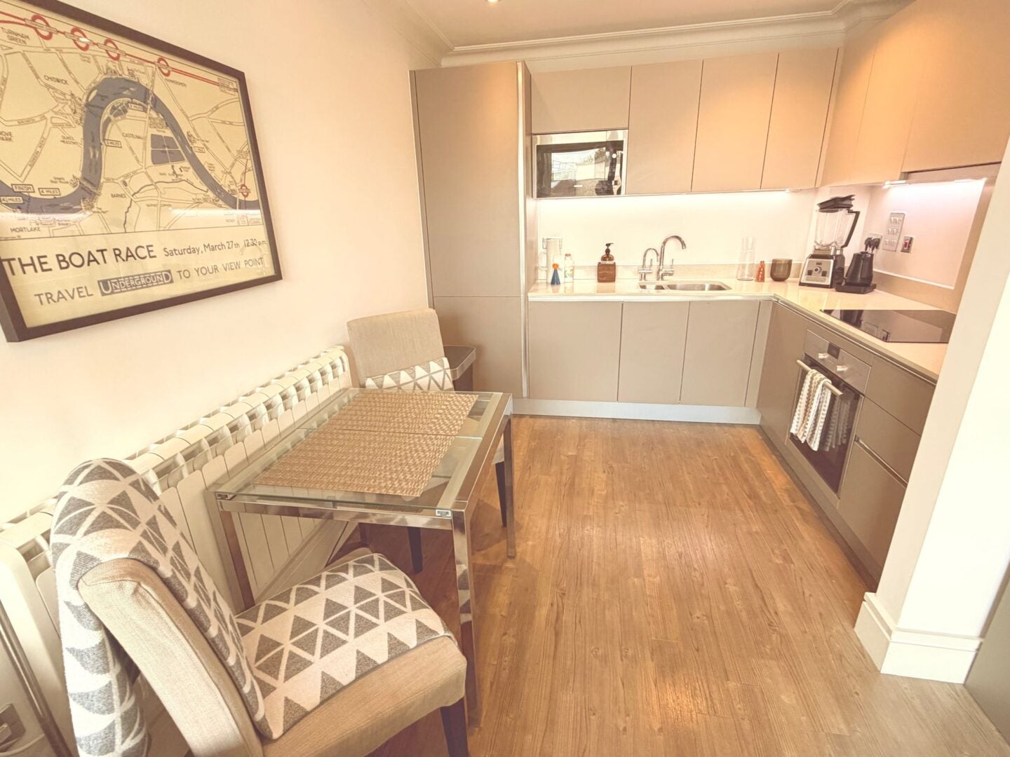 Flat Bachelors Acre in Windsor