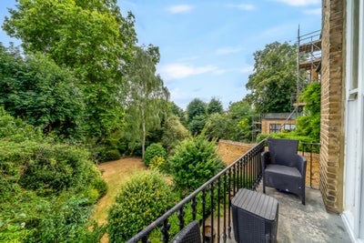 Flat Granville Park in Greater London