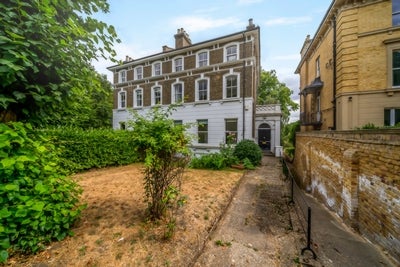 Flat Granville Park in Greater London