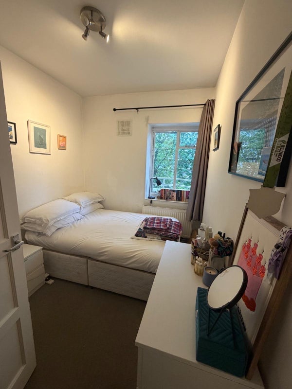 Room Alderbrook Road in Greater London