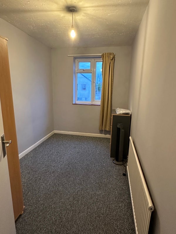Room Violet Lane in Greater London