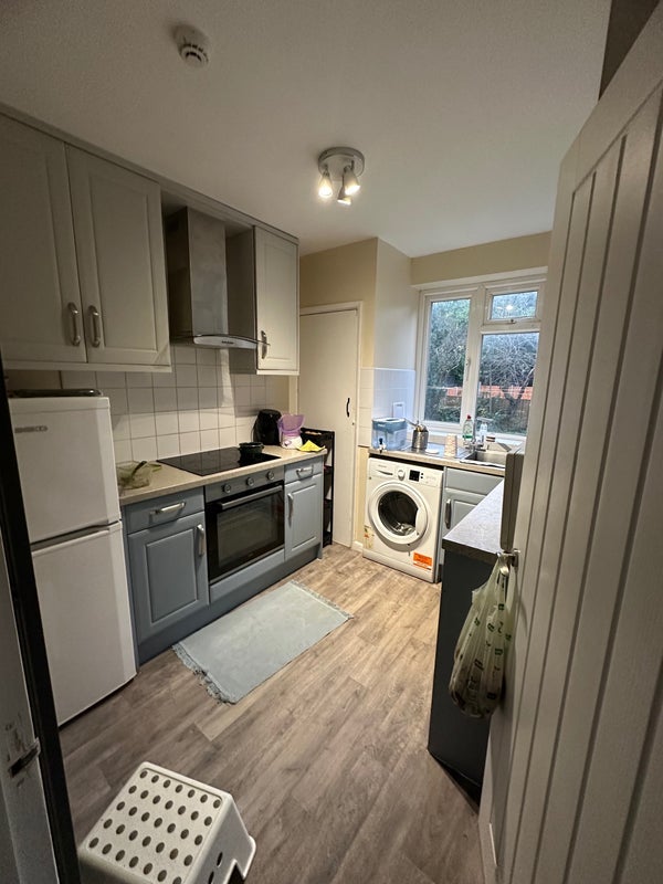 Room Violet Lane in Greater London