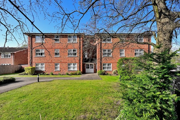 Flat Guildford Road East in Rushmoor