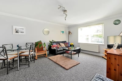 Flat Guildford Road East in Rushmoor
