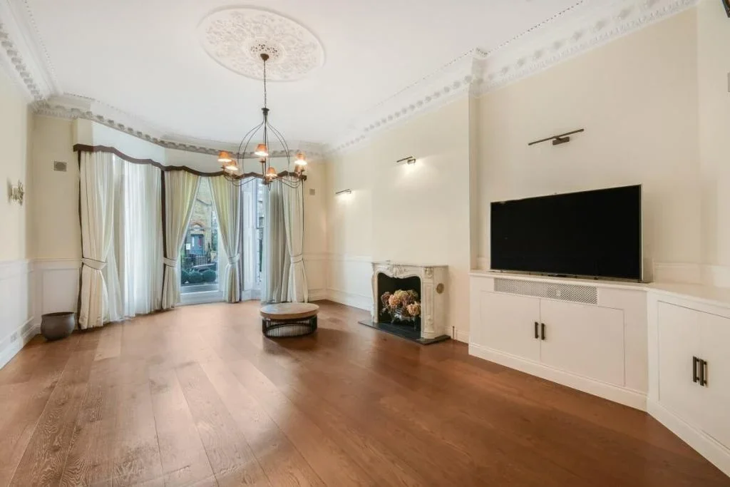 Flat Collingham Road in Greater London