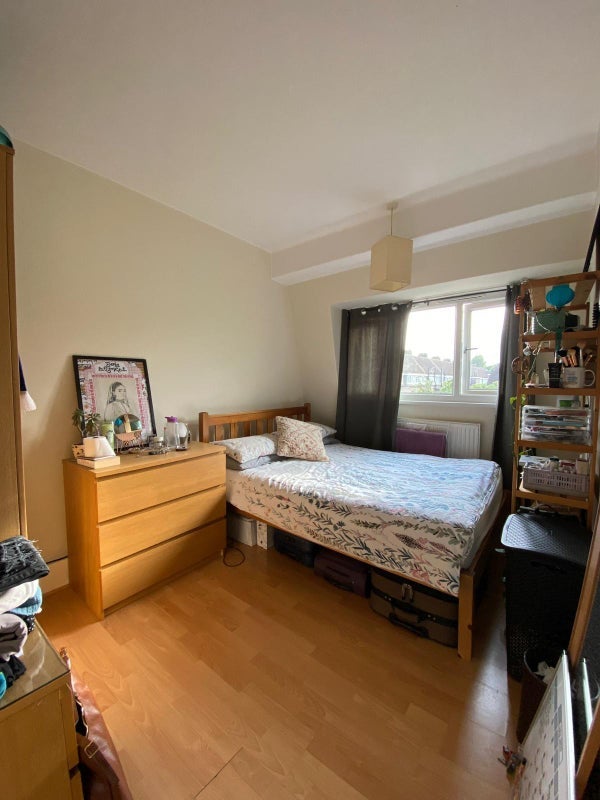 Room Wandle Way in Greater London
