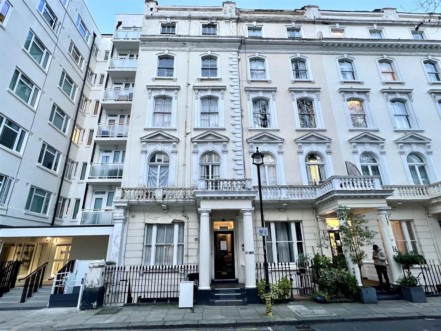 Flat Talbot Square in City of Westminster