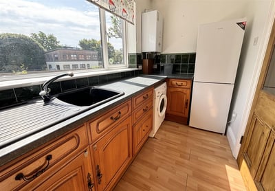 Flat Elphinstone Road in Portsmouth