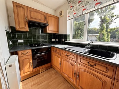 Flat Elphinstone Road in Portsmouth