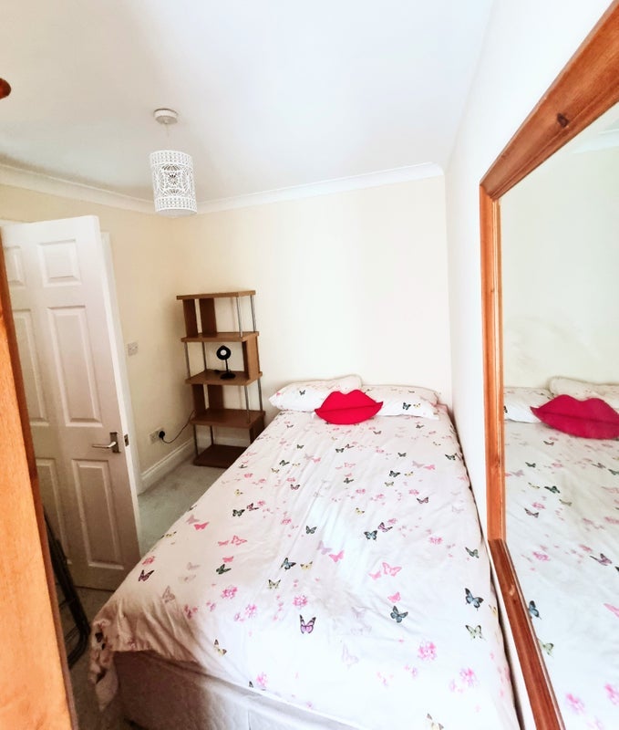 Room Bronti Close in Greater London