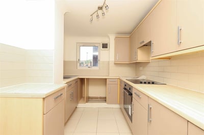 Flat Raven Close in Watford