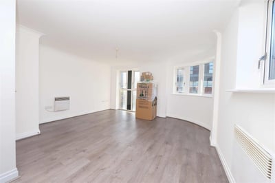 Flat Raven Close in Watford