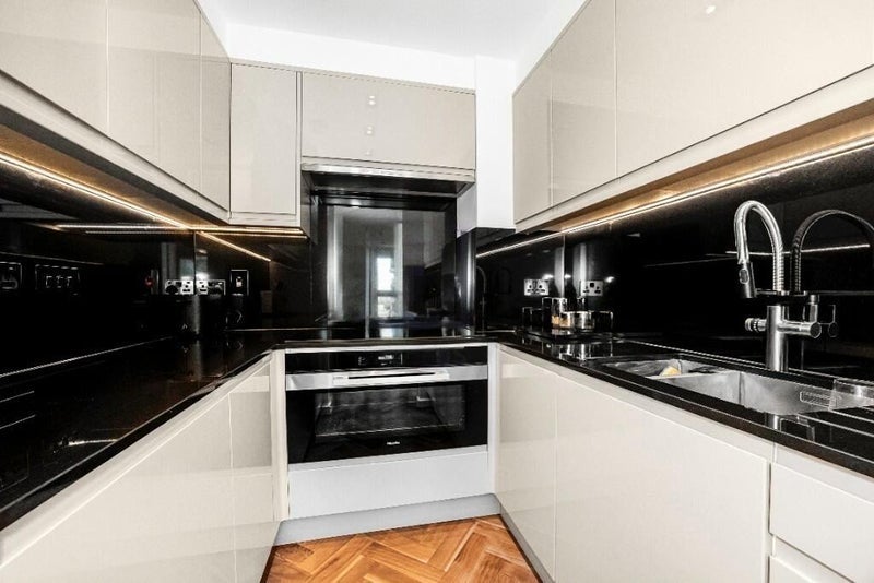 Flat Fairmont Avenue in Greater London