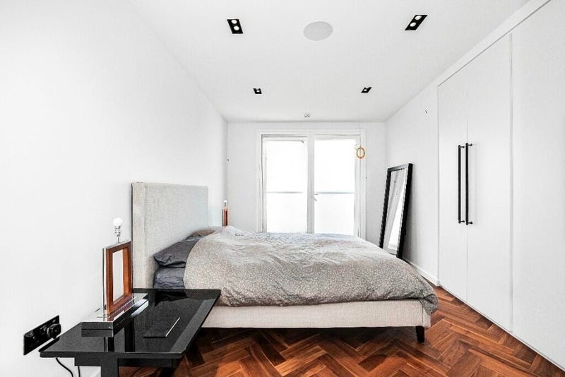 Flat Fairmont Avenue in Greater London