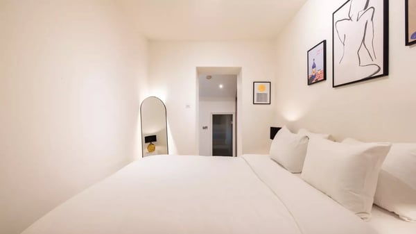 Flat Roland Gardens in Greater London