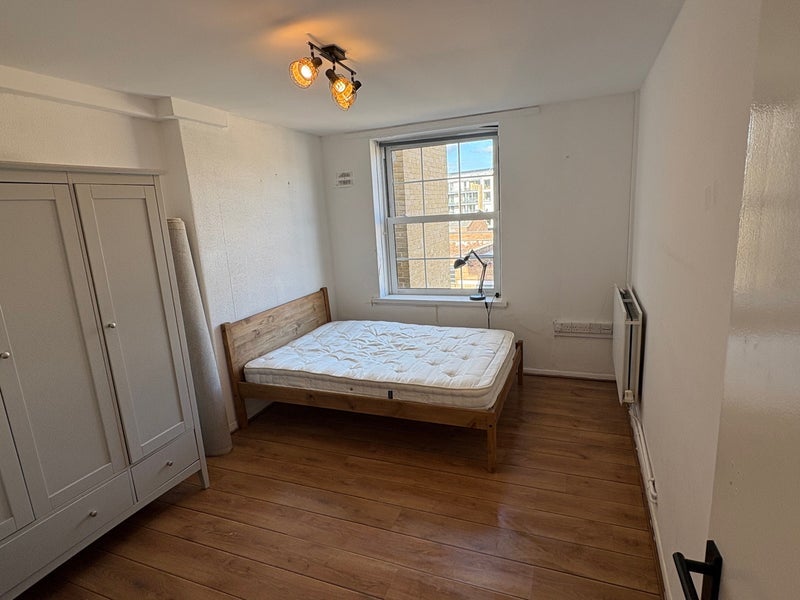 Room Mill Row in Greater London