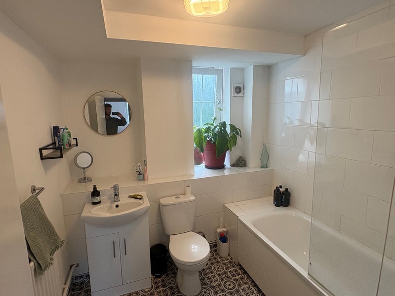 Room Mill Row in Greater London