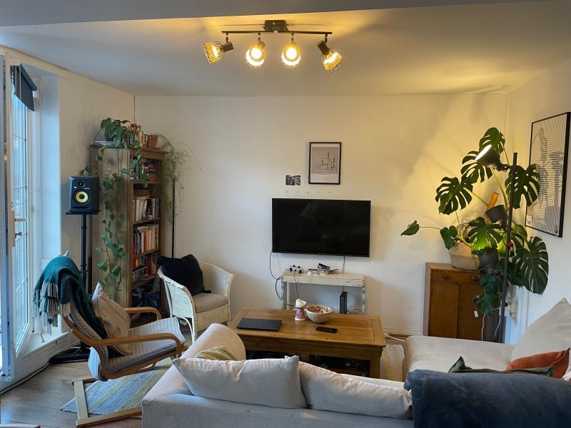 Room Mill Row in Greater London
