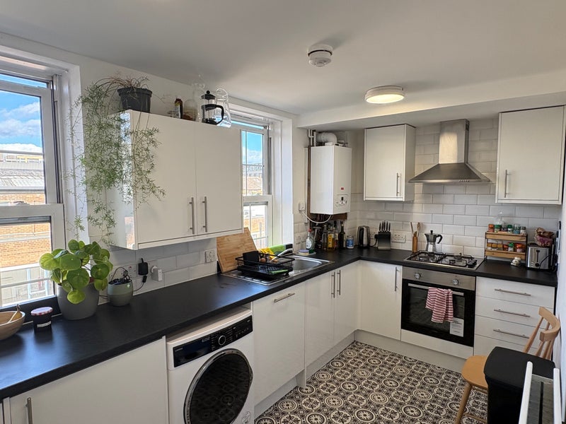 Room Mill Row in Greater London