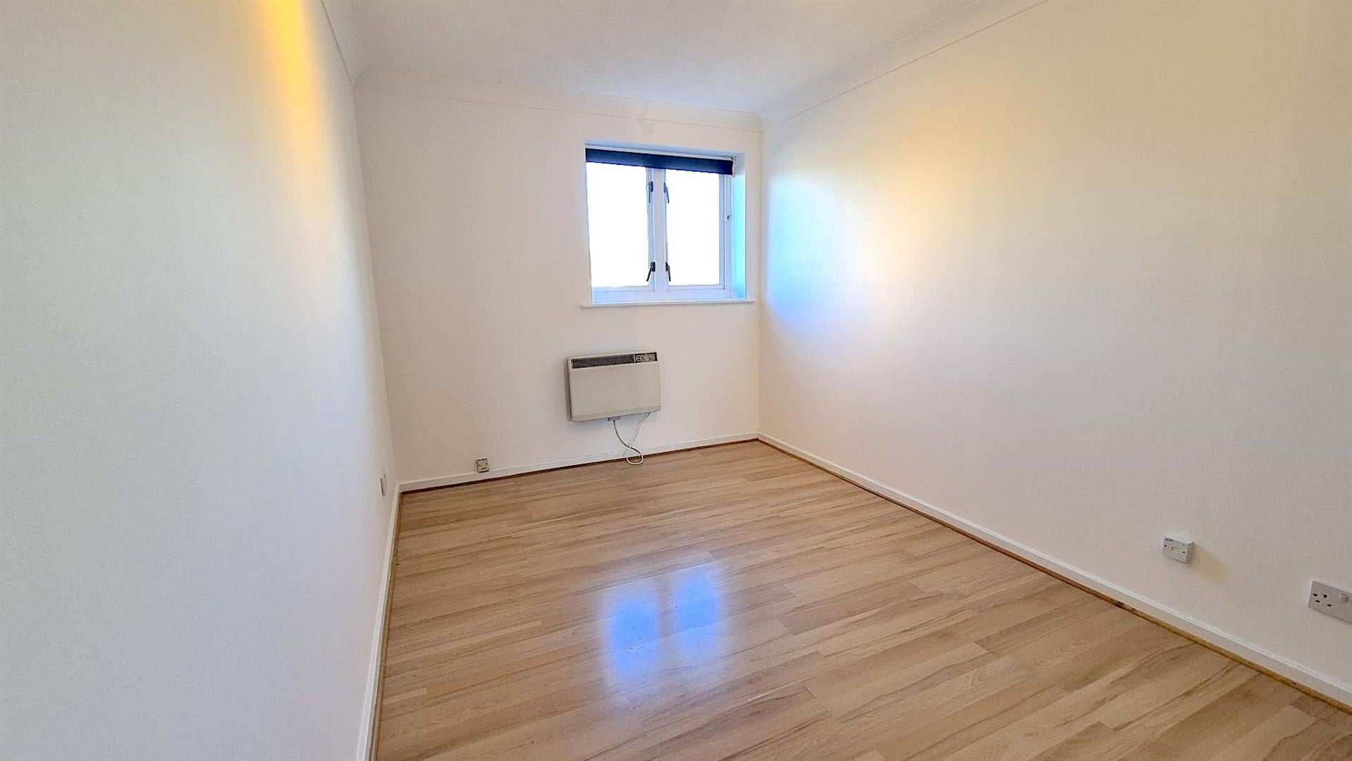 Flat Cromarty Road in Greater London
