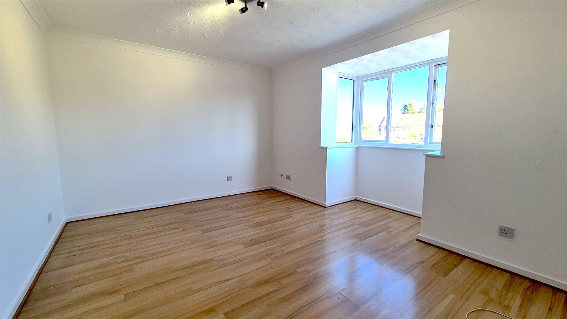 Flat Cromarty Road in Greater London