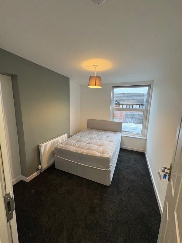 Room Brackenbury Road in Preston