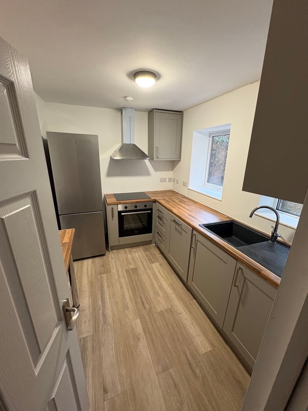 Room Brackenbury Road in Preston