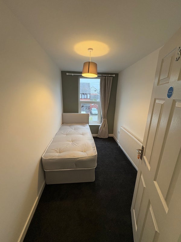 Room Brackenbury Road in Preston