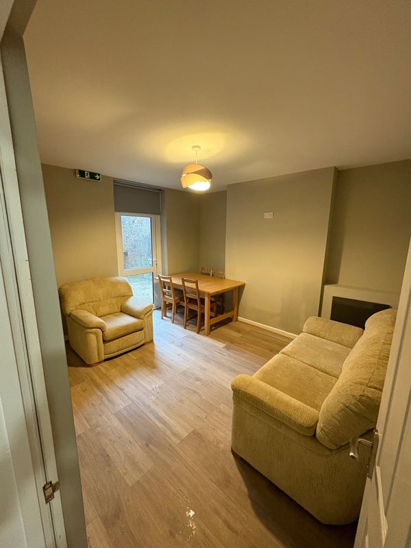 Room Brackenbury Road in Preston