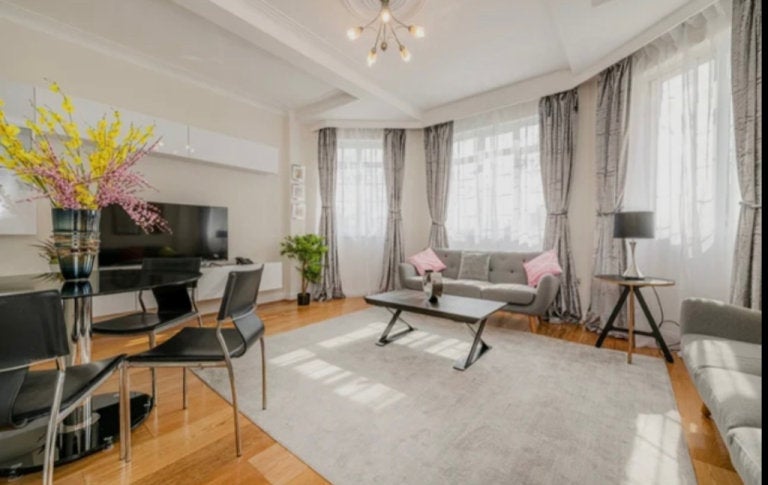 Flat Poplar Place in City of Westminster