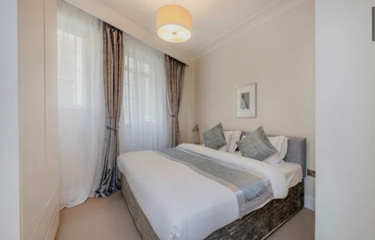 Flat Poplar Place in City of Westminster