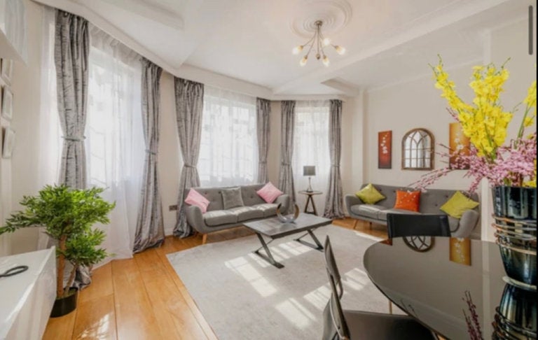 Flat Poplar Place in City of Westminster