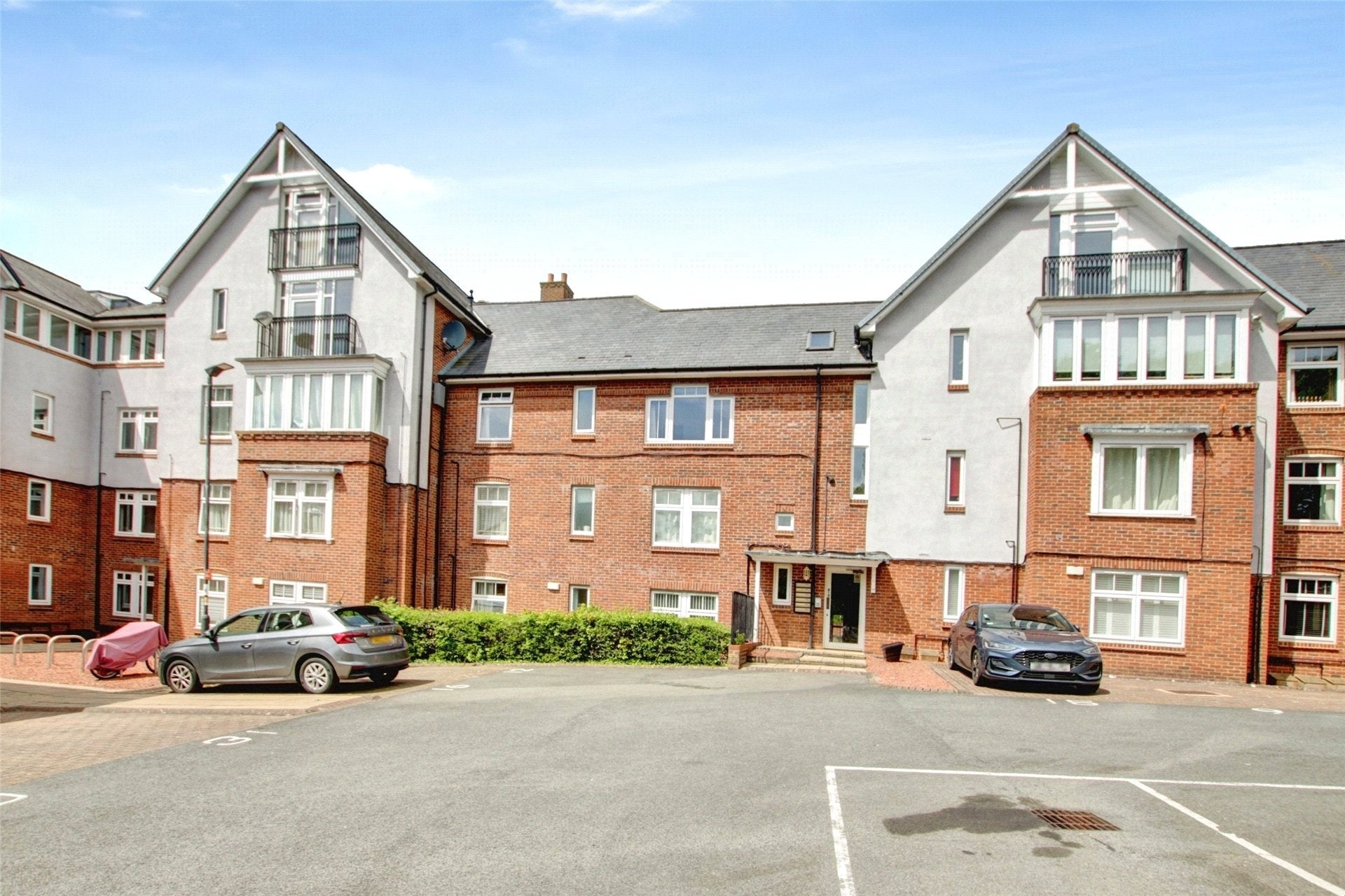 Flat Monument Court in Durham