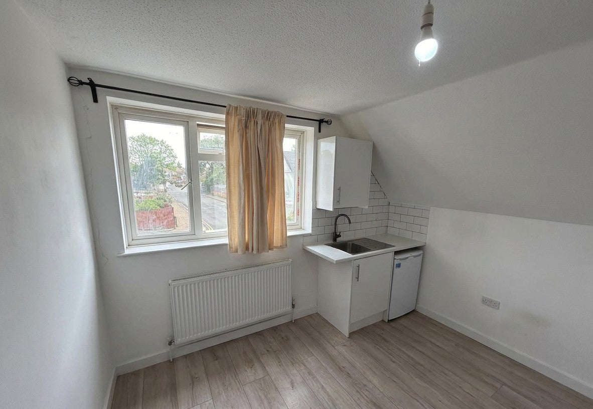 Flat Chandos Crescent in Greater London